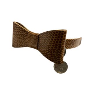Zgarda caini din ecopiele, maro, decor fundita, 20 cm